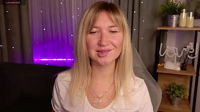 MilaBott online show from September 26, 2025, 8:35 pm