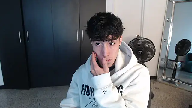 gojo satoru 18 online show from March 3, 2025, 11:44 am