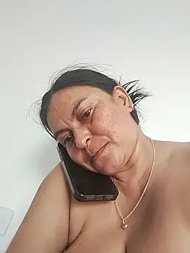 Snapshot of Horny-Mommy-Dirty chatting on January 5, 2026, 5:27 pm Horny-Mommy-Dirty online show from January 5, 2026, 5:27 pm