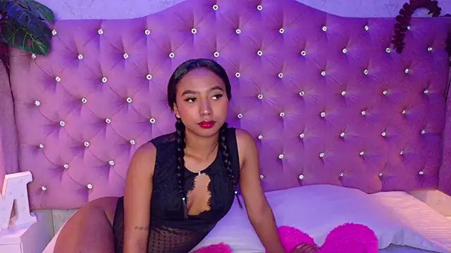 GabrielaLugo online show from November 17, 2025, 1:17 pm