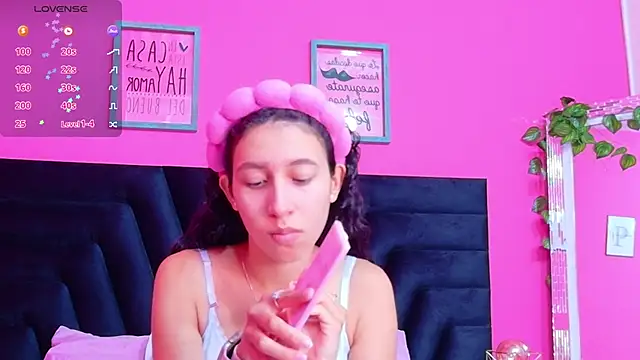 Beautifulskinny18 online show from September 28, 2025, 7:41 pm