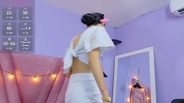 Beautifulskinny18 online show from October 8, 2025, 7:55 pm