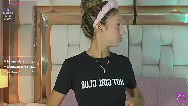 Beautifulskinny18 online show from April 19, 2026, 7:49 pm