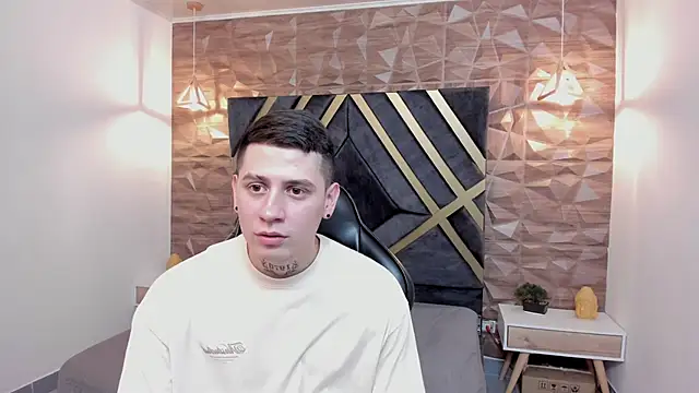 Yeiko Romero  online show from February 6, 2025, 5:09 pm