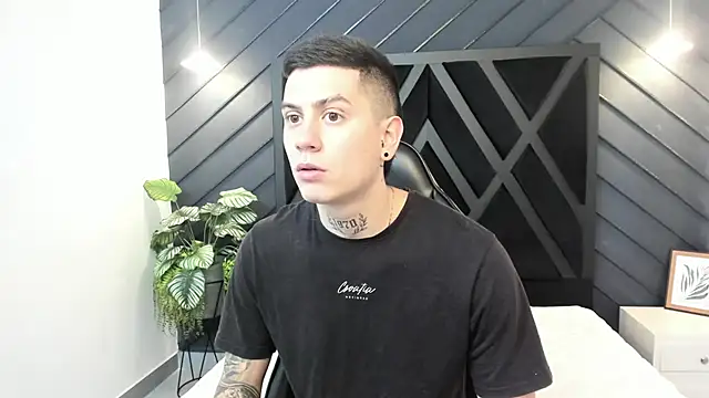 Yeiko Romero  online show from February 11, 2025, 4:56 pm