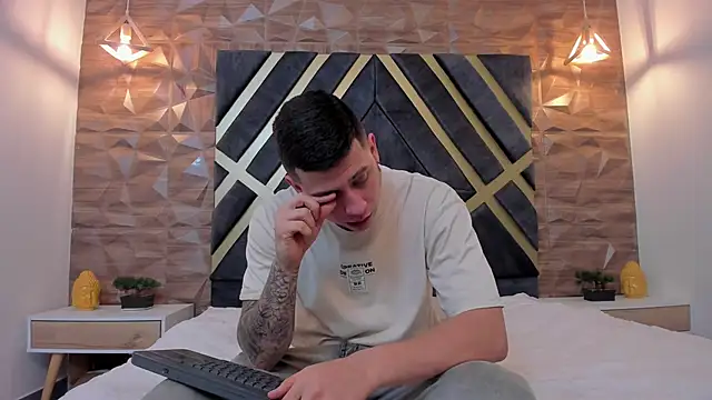 Yeiko Romero  online show from March 20, 2025, 5:25 pm