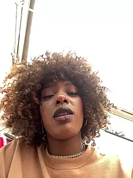 TIFFANYYSTAR online show from February 26, 2025, 1:19 pm