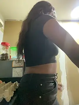 TIFFANYYSTAR online show from November 3, 2025, 2:51 pm