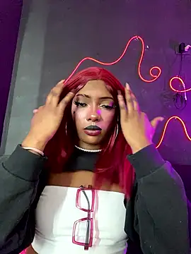 TIFFANYYSTAR online show from January 8, 2026, 1:57 pm