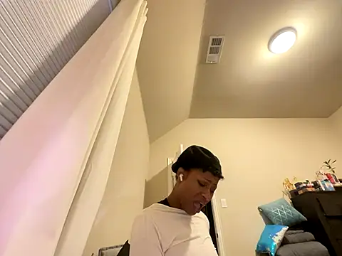 wynterheat online show from December 19, 2025, 5:03 am