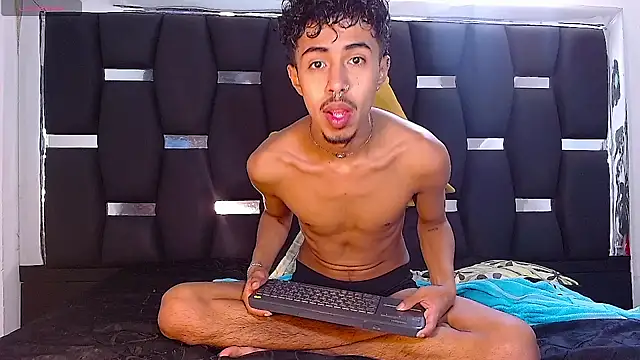 Snapshot of RyanRizzo chatting on December 9, 2024, 4:47 pm RyanRizzo online show from December 9, 2024, 4:47 pm