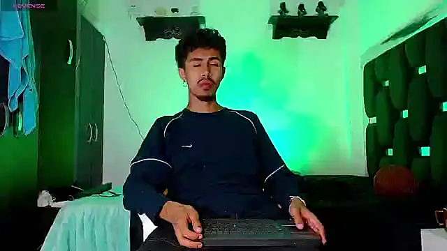 Snapshot of RyanRizzo chatting on December 21, 2024, 5:36 am RyanRizzo online show from December 21, 2024, 5:36 am