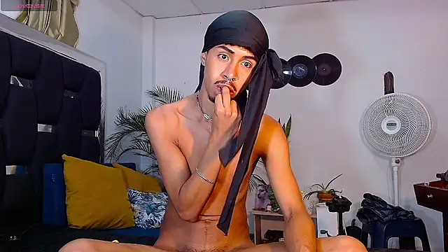 Snapshot of RyanRizzo chatting on January 23, 2025, 11:36 pm RyanRizzo online show from January 23, 2025, 11:36 pm