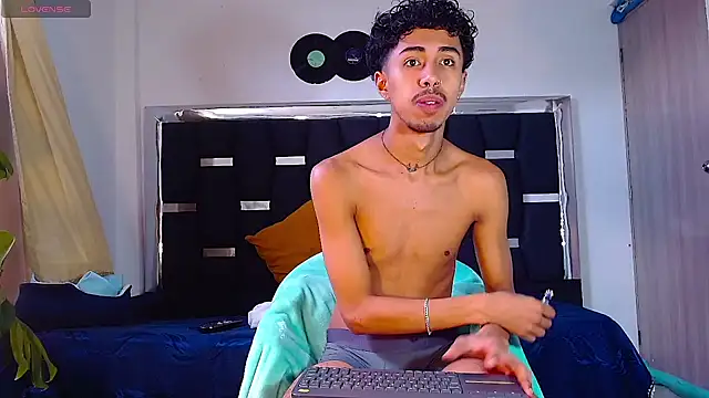 Snapshot of RyanRizzo chatting on February 12, 2025, 4:22 pm RyanRizzo online show from February 12, 2025, 4:22 pm