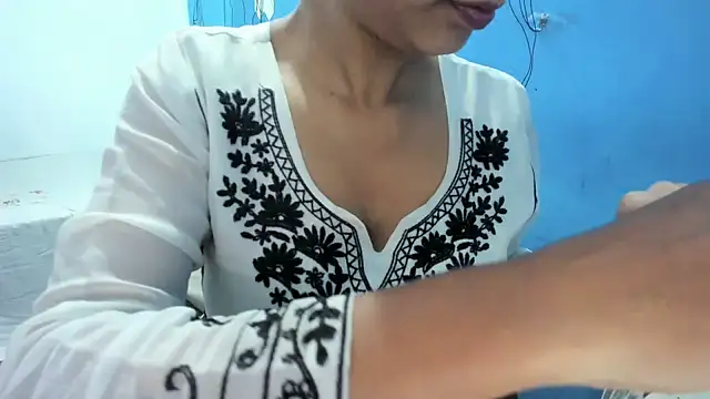 aarjulove online show from December 20, 2025, 7:59 am