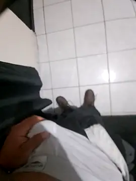 Snapshot of littleboyhot95 chatting on September 18, 2025, 12:01 am littleboyhot95 online show from September 18, 2025, 12:01 am