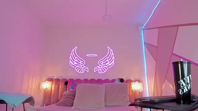  scarletmoore online show from February 26, 2025, 6:37 am