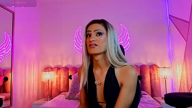  scarletmoore online show from September 24, 2025, 7:01 am