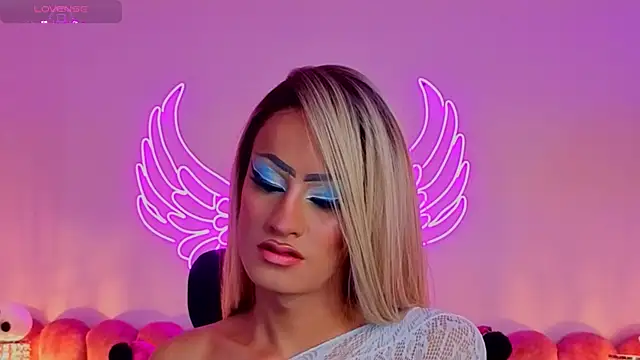  scarletmoore online show from October 25, 2025, 1:18 pm