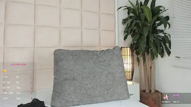 Snapshot of Nia_Bunny chatting on January 27, 2025, 1:30 pm Nia Bunny online show from January 27, 2025, 1:30 pm