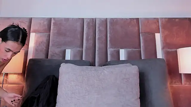 Snapshot of Nia_Bunny chatting on November 19, 2025, 12:16 pm Nia Bunny online show from November 19, 2025, 12:16 pm