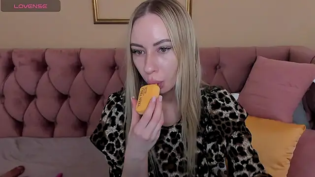 Diana Garrett online show from February 23, 2025, 1:46 am