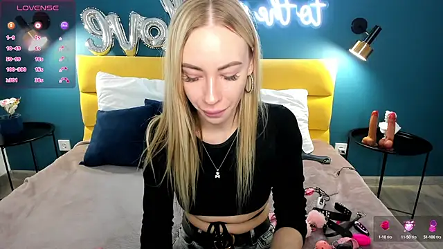 Diana Garrett online show from March 9, 2025, 1:25 am