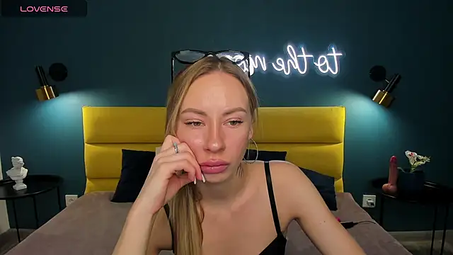 Diana Garrett online show from October 11, 2025, 1:38 am