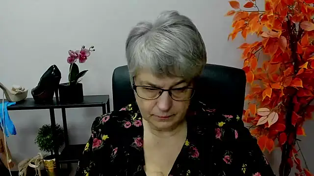 Snapshot of IrisDream chatting on December 5, 2024, 11:05 am IrisDream online show from December 5, 2024, 11:05 am