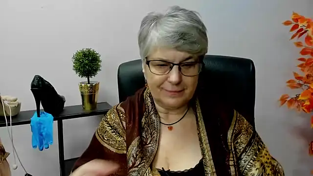 Snapshot of IrisDream chatting on January 30, 2025, 1:53 pm IrisDream online show from January 30, 2025, 1:53 pm