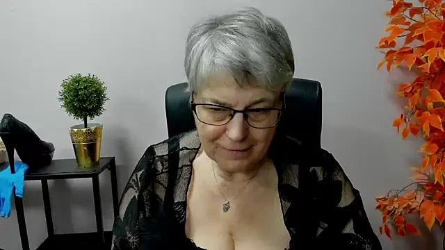 Snapshot of IrisDream chatting on March 10, 2025, 1:54 pm IrisDream online show from March 10, 2025, 1:54 pm