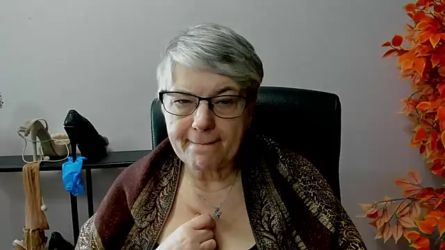Snapshot of IrisDream chatting on March 20, 2025, 11:05 am IrisDream online show from March 20, 2025, 11:05 am