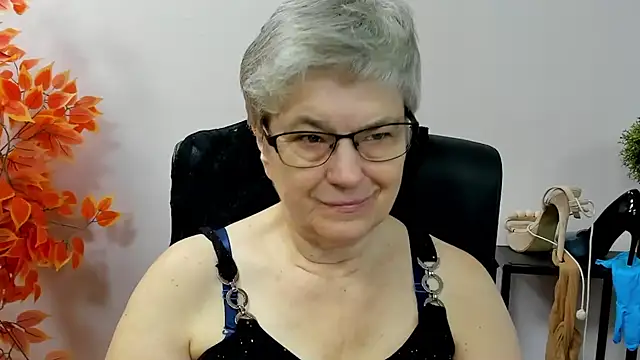 Snapshot of IrisDream chatting on September 15, 2025, 6:24 am IrisDream online show from September 15, 2025, 6:24 am