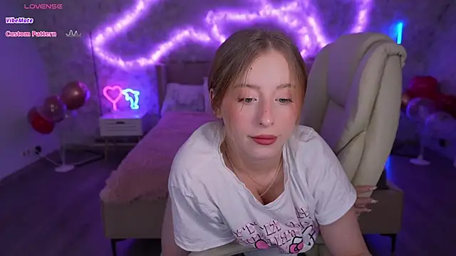 SilverrMoon online show from February 19, 2025, 2:12 am