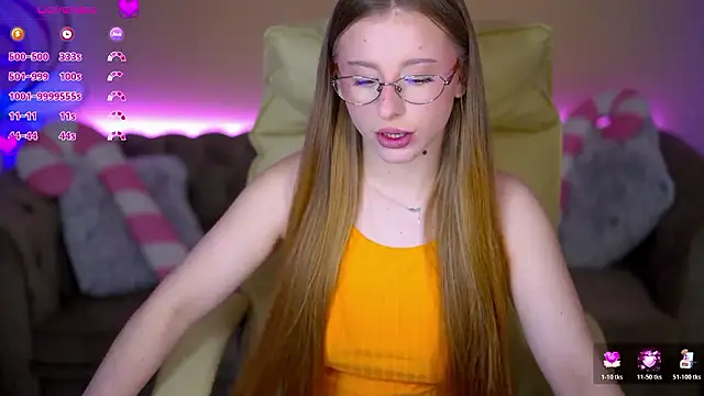 Snapshot of SilverrMoon chatting on February 2, 2026, 7:18 am SilverrMoon online show from February 2, 2026, 7:18 am