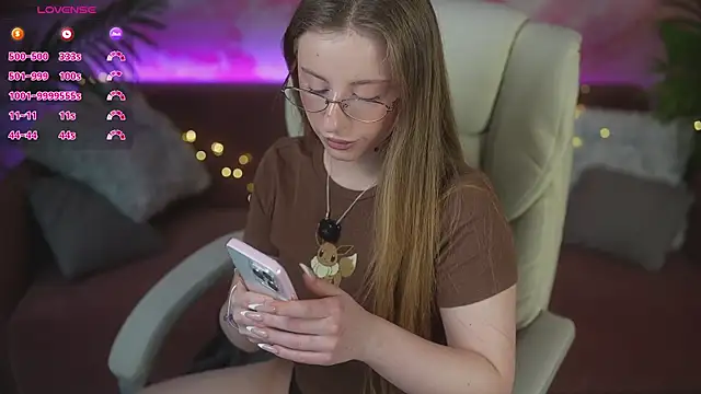 SilverrMoon online show from April 7, 2026, 6:47 am