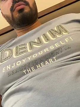 hotboysammy online show from April 4, 2026, 8:39 pm