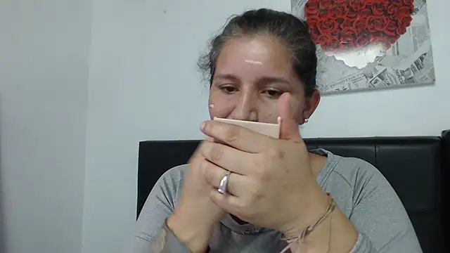 Snapshot of Angelinna_Milf chatting on December 6, 2024, 7:12 pm Angelinna Milf online show from December 6, 2024, 7:12 pm