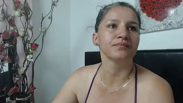 Snapshot of Angelinna_Milf chatting on December 15, 2024, 11:55 am Angelinna Milf online show from December 15, 2024, 11:55 am