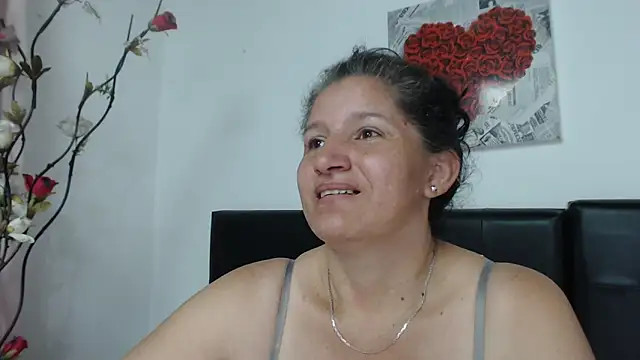 Snapshot of Angelinna_Milf chatting on December 17, 2024, 11:05 pm Angelinna Milf online show from December 17, 2024, 11:05 pm