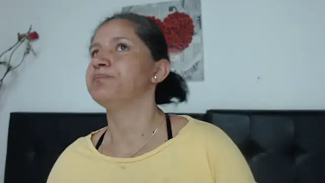 Snapshot of Angelinna_Milf chatting on December 26, 2024, 6:54 pm Angelinna Milf online show from December 26, 2024, 6:54 pm