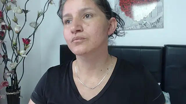 Snapshot of Angelinna_Milf chatting on January 2, 2025, 6:56 pm Angelinna Milf online show from January 2, 2025, 6:56 pm