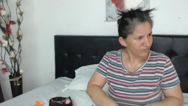 Snapshot of Angelinna_Milf chatting on January 7, 2025, 2:31 am Angelinna Milf online show from January 7, 2025, 2:31 am