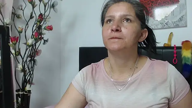 Snapshot of Angelinna_Milf chatting on January 14, 2025, 11:37 pm Angelinna Milf online show from January 14, 2025, 11:37 pm