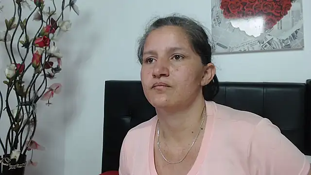 Snapshot of Angelinna_Milf chatting on January 17, 2025, 6:54 pm Angelinna Milf online show from January 17, 2025, 6:54 pm