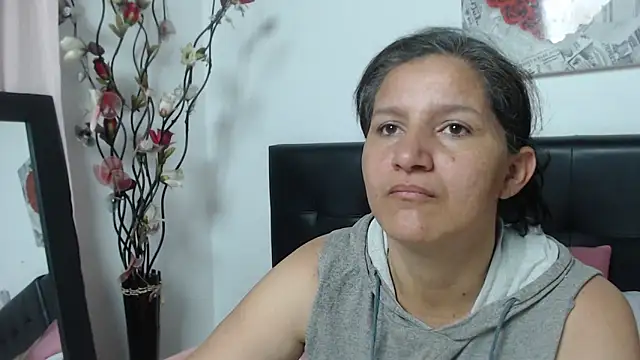 Snapshot of Angelinna_Milf chatting on January 24, 2025, 2:39 am Angelinna Milf online show from January 24, 2025, 2:39 am