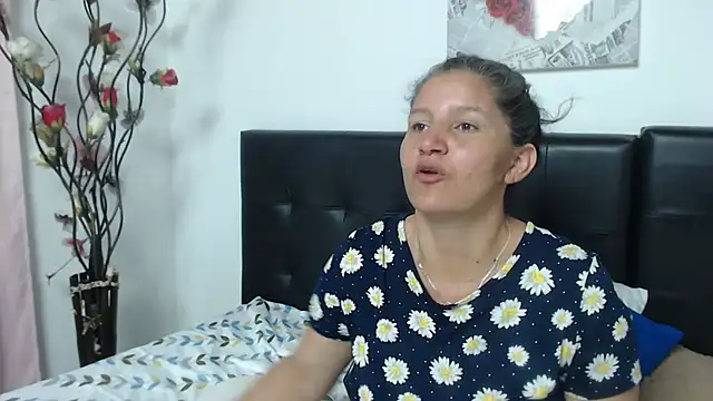 Snapshot of Angelinna_Milf chatting on January 28, 2025, 3:04 am Angelinna Milf online show from January 28, 2025, 3:04 am