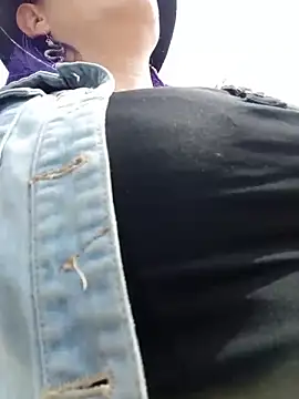 sophie banger online show from November 17, 2025, 6:46 pm