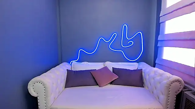 rock n roxy online show from March 13, 2025, 3:44 am