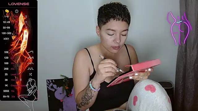 Snapshot of TRIXIE_TANG28 chatting on February 14, 2025, 11:20 pm TRIXIE TANG28 online show from February 14, 2025, 11:20 pm